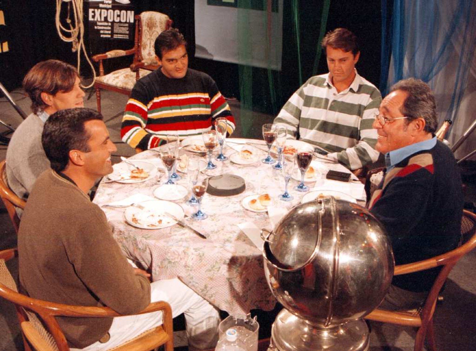 En la mesa de Cafe con Fútbol, programa de la señal de cable CyD.