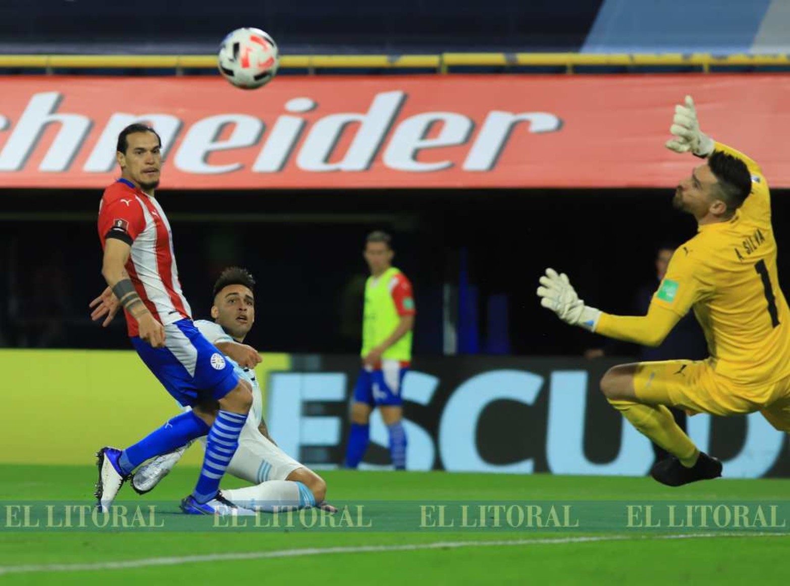 El disparo de Lautaro Martínez terminó como una de las jugadas de peligro.