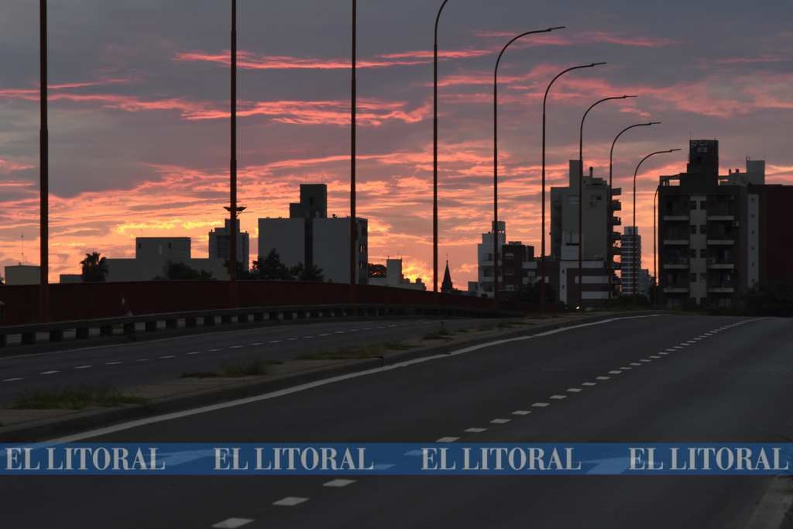El Oroño vació. El corredor vial es el acceso este de la ciudad. Fue muy raro verlo sin movimiento.