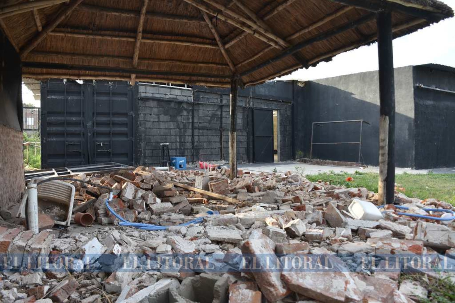 "Club 25" otro de los bares que sufre las consecuencias de las medidas sanitarias. Piden ayuda ante la asfixiante situación.