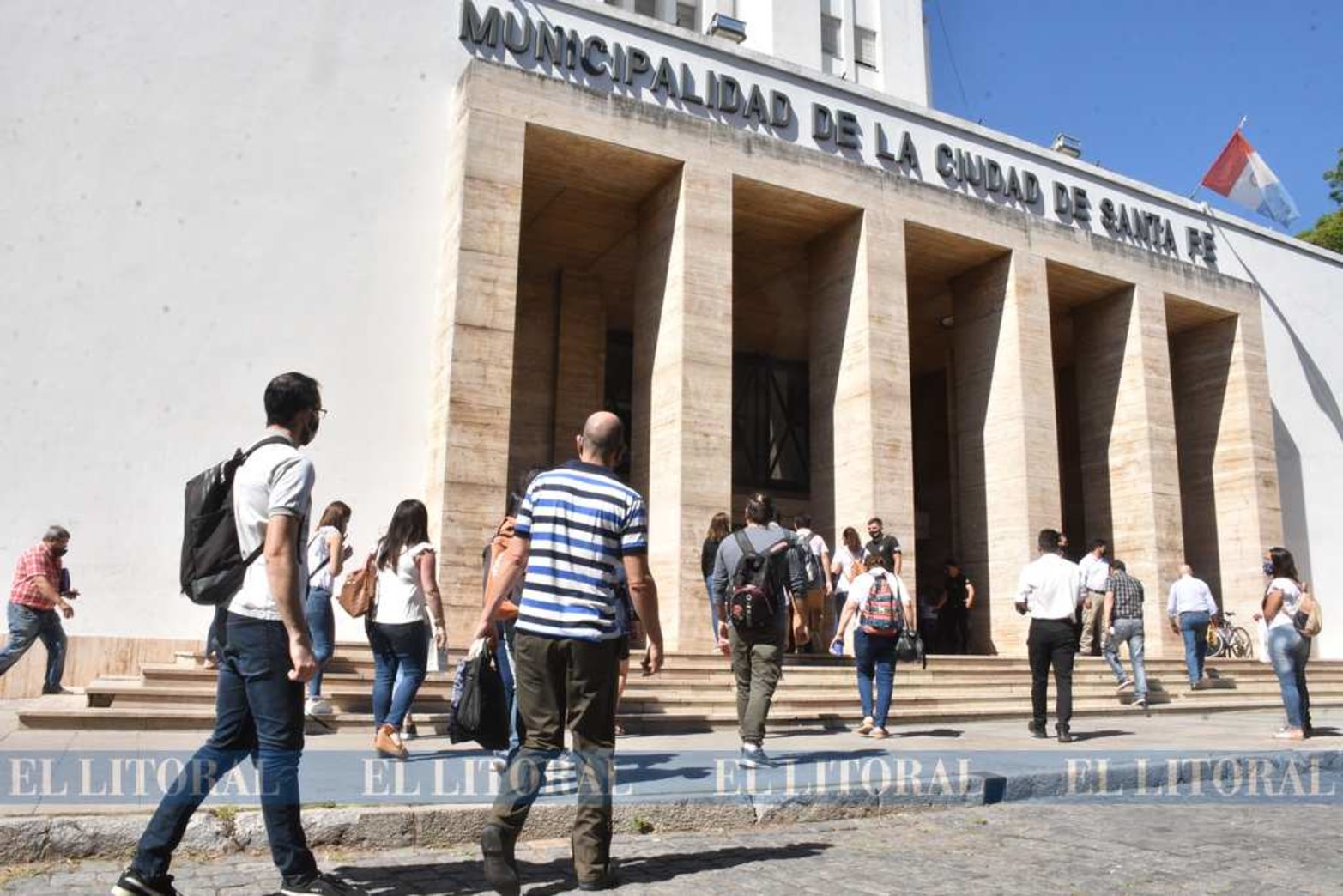 Un llamado al teléfono de emergencia 911 se advirtió que había una bomba en uno de los baños.