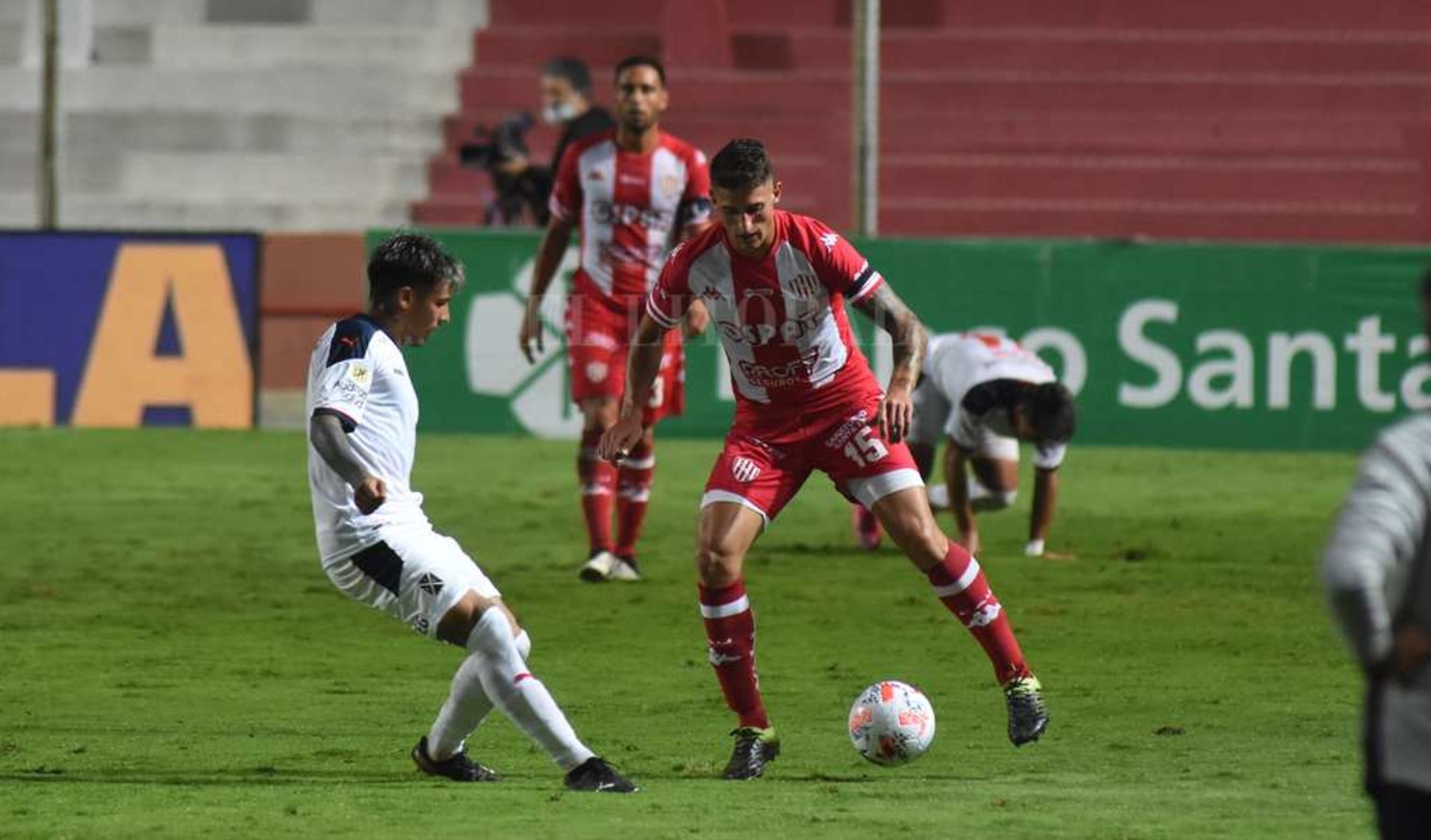 Unión empató 0 a 0 con Independiente y sus chances de clasificar se complican.