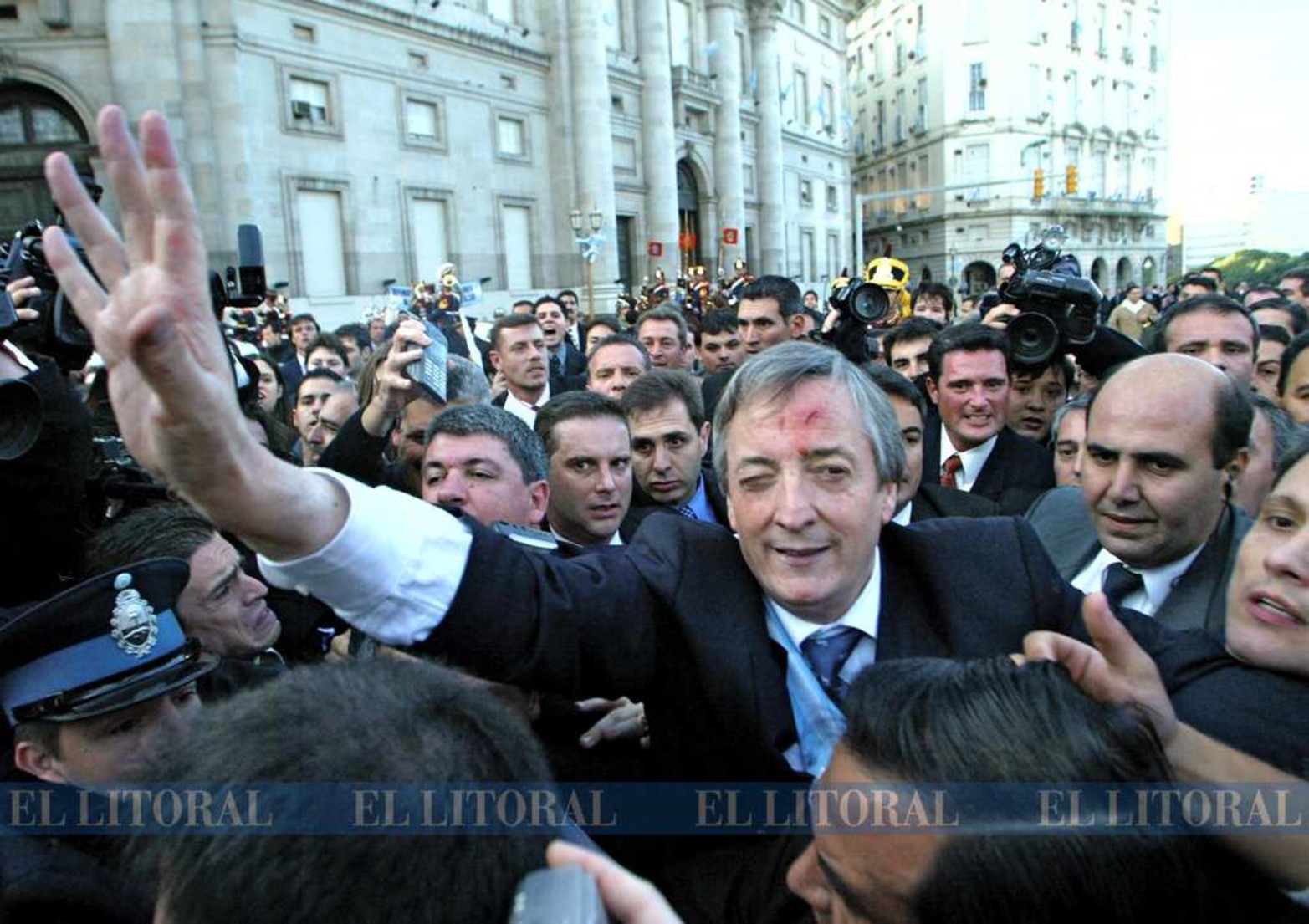 Asunción el 25 de mayo de 2003.