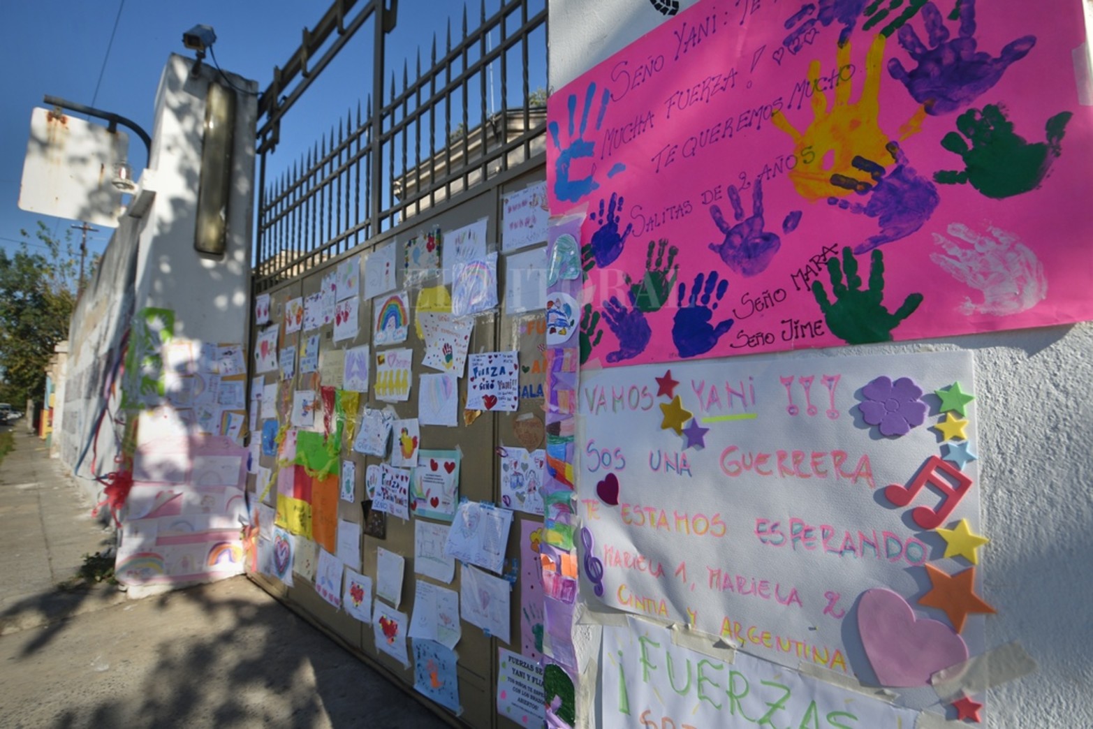 Se trata de Yanina Primón, del Complejo Educativo IES. Está internada en el Cullen desde hace una semana. Su estado es delicado.