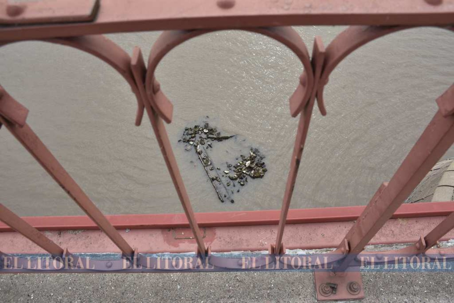 Puente acueducto. Los restos que aparecen serían de un puente de 1093 que traía el agua desde el río Colastiné.
