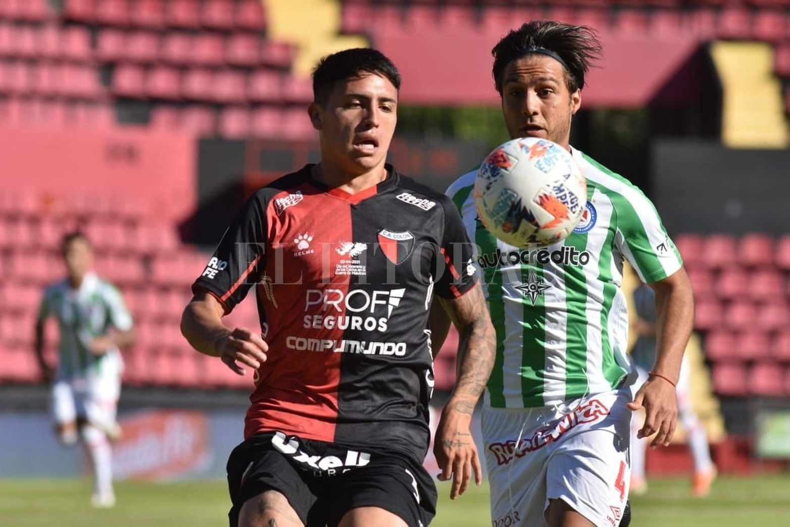 Colón empató 0 a 0 con Argentino y sigue invicto y puntero en el torneo de la liga profesional de fútbol.