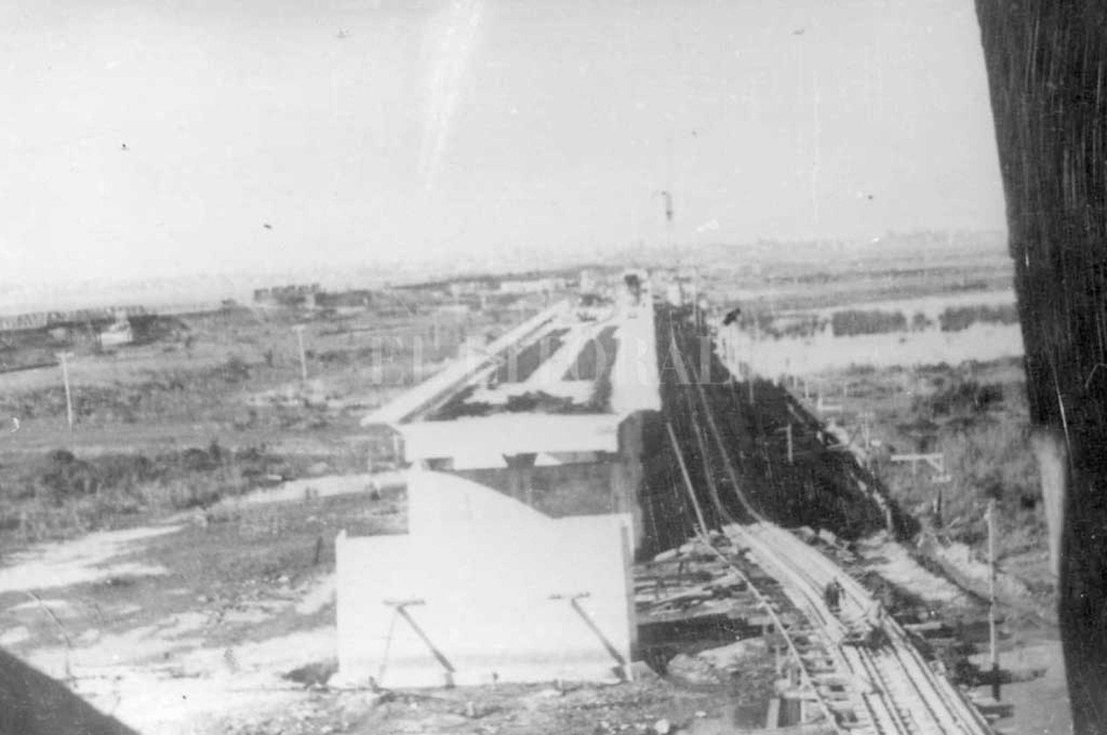 Fácil traslado: Para el transporte de materiales y otros elementos de utilidad para la construcción del puente, se ideó un sistema de vías que facilitaba esta labor.