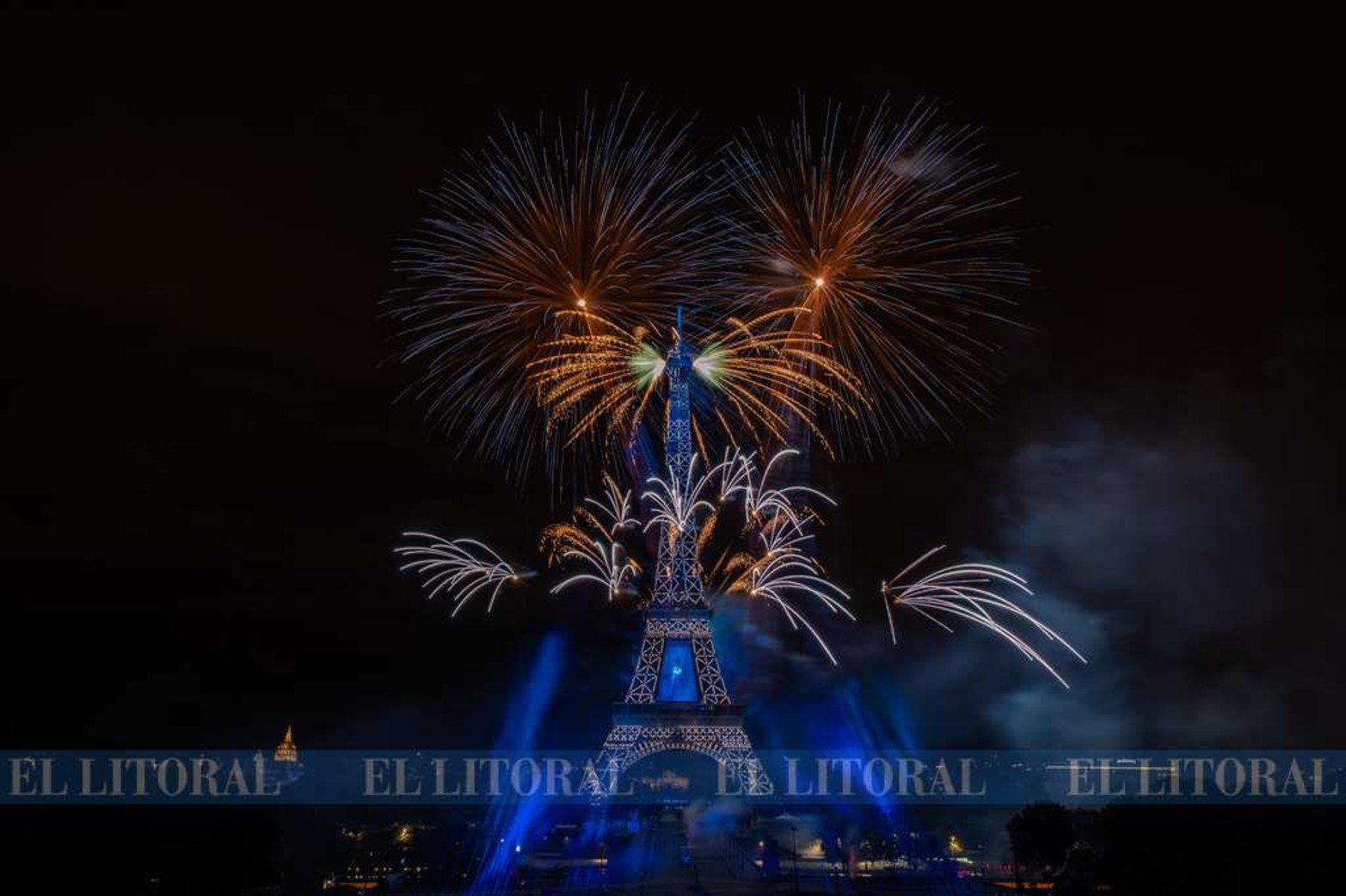 El día nacional de Francia, celebrado ayer 14 de julio,fue instituido por ley en 1880 para conmemorar la toma de la Bastilla del 14 de julio de 1789, símbolo del fin de la monarquía absoluta, y la Fiesta de la Federación del mismo día de 1790, símbolo de la unión de la nación francesa.
