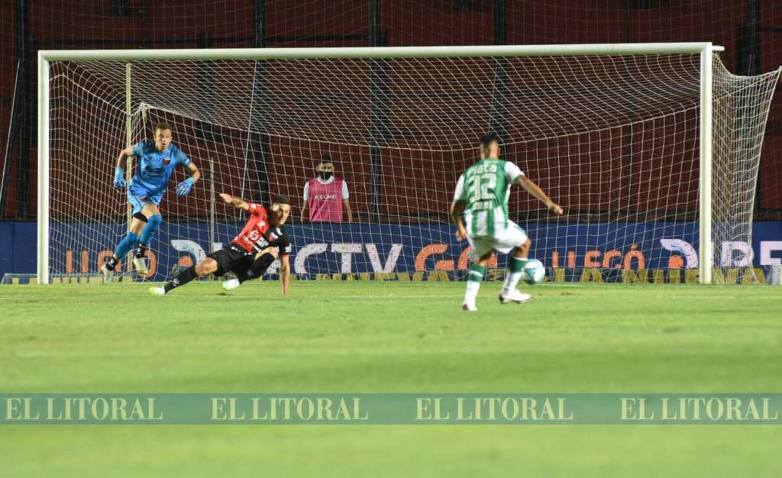 Banfield le ganó a Colón y lo dejó fuera de toda chance de pelear por un lugar en la final que otorga un lugar para la Copa Libertadores.
