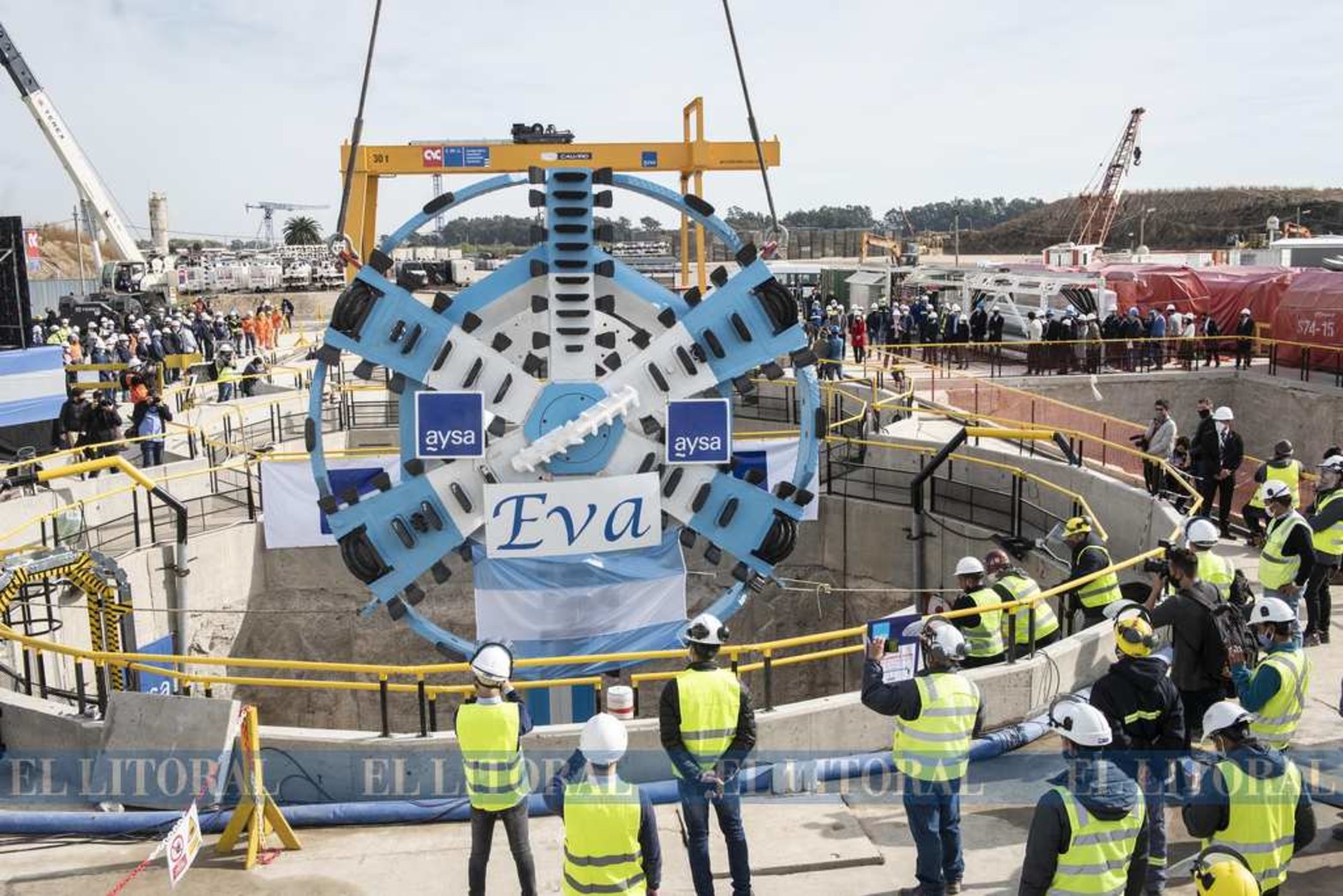 Bajada de una tunelera de AySA, que contribuira a aumentar la capacidad de producción, transporte y distribución de agua potable a cinco municipios de la zona sur del Gran Buenos Aires, y que beneficiara a 2.500.000 habitantes. Estuvo el Presidente Alberto Fernández.