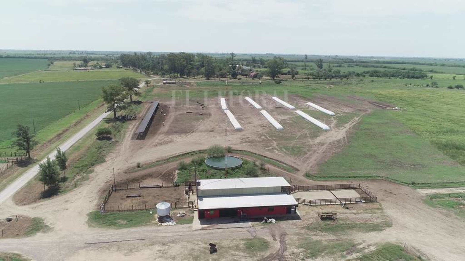 La Escuela Agrotécnica Nº 299 Carlos Sylvestre Begnis, lleva 55 años formando alumnos con especialidades en la producción rural. Hay 14 unidades didáctico-productivas. El predio es de 500 hectáreas.
