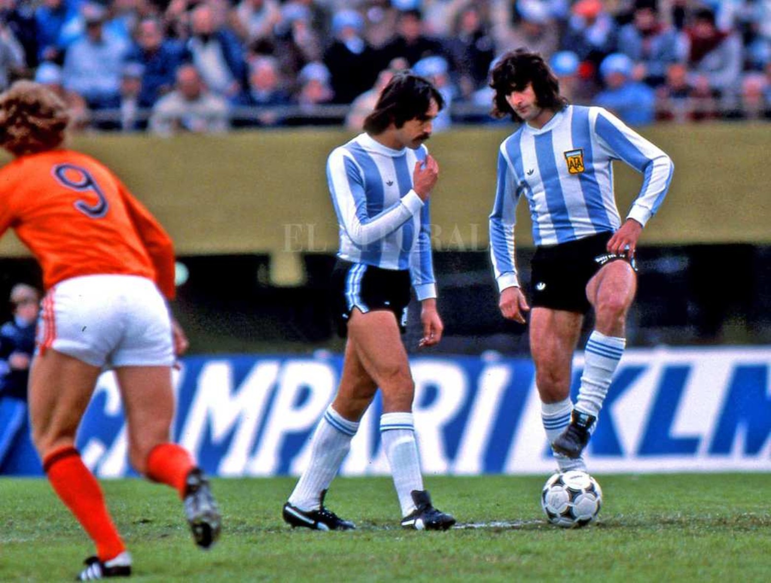 En 1978, con Mario Kempes, en el Mundial de 1978.