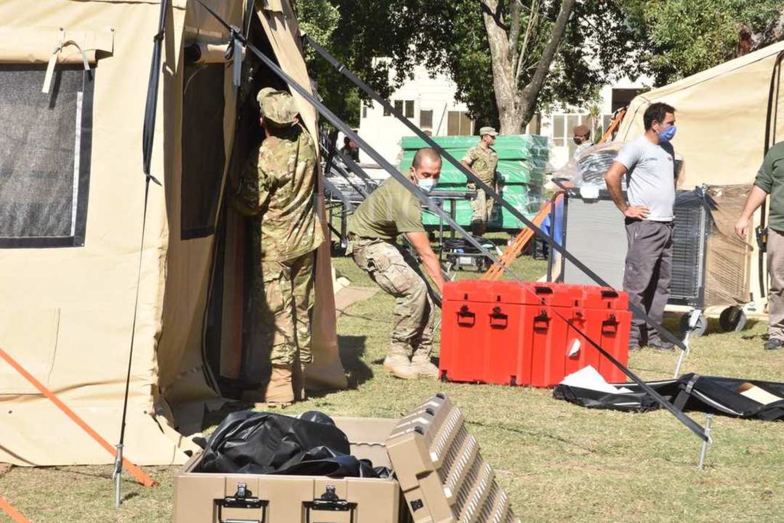 El hospital militar móvil llegó como una donación al país. Tiene capacidad para 40 camas de internación media.