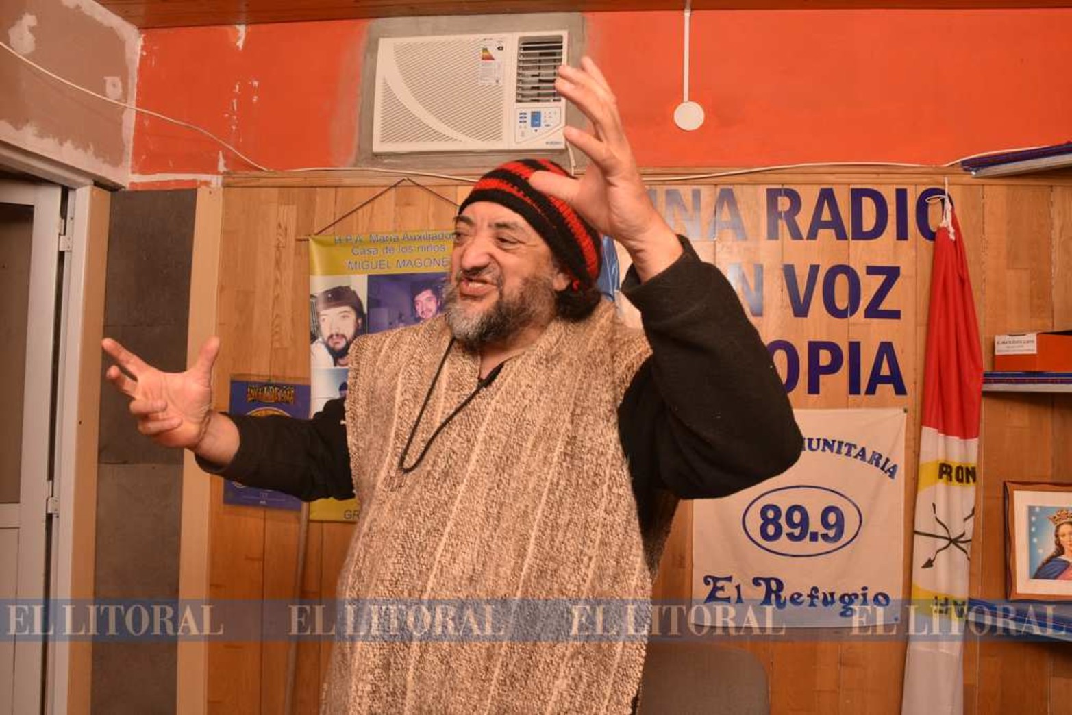 Hace 24 años que trabajamos con personas vulnerables de Pompeya, Belgrano, San José, Fonavi Don Bosco... Nuestra misión es contener a través de espacios de capacitación, de una radio, un plato de comida caliente, una copa de leche y catequesis, cuenta Marcelo Olivares.