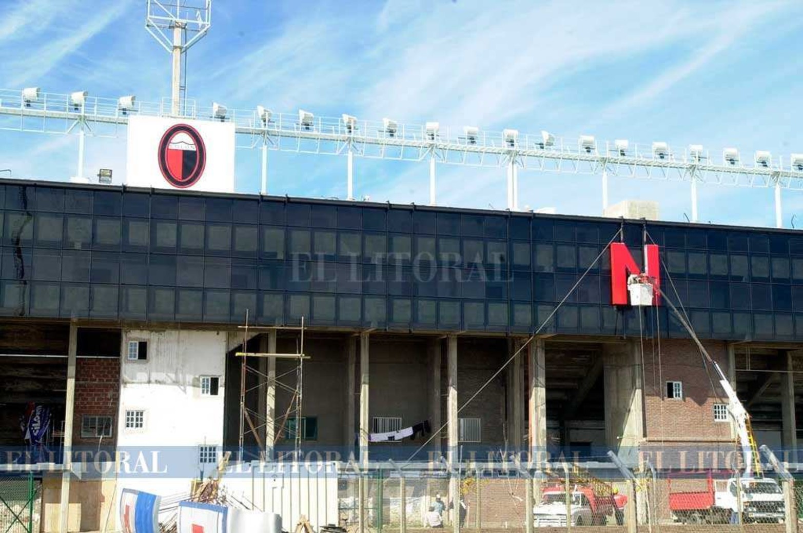Con las obras del 2001 aparecieron las letras corpóreas en el estadio.