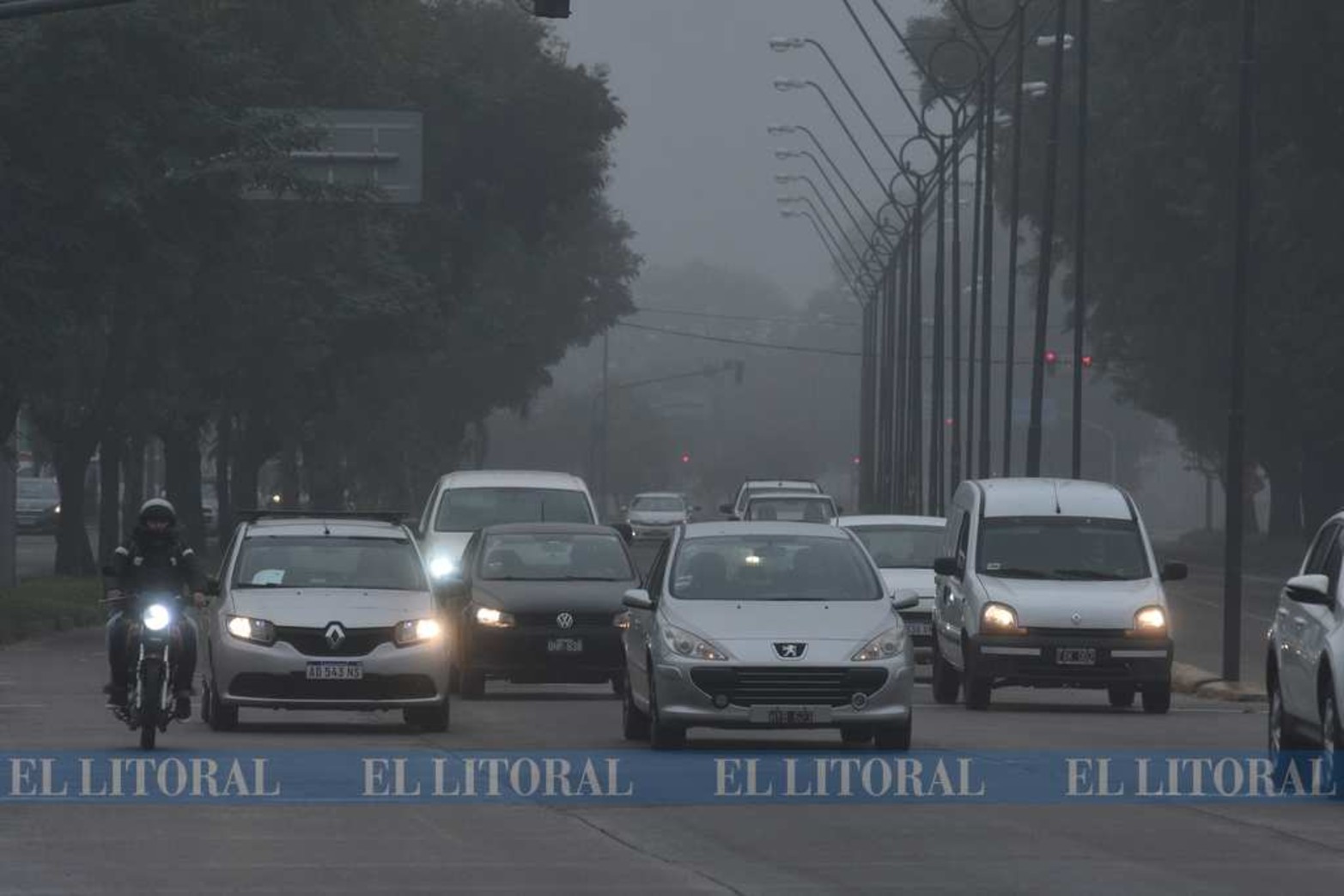 Nubes bajas...Como vino ocurriendo esta semana, una densa niebla cubrió la ciudad. Lo de hoy ¿es niebla o llovizna?