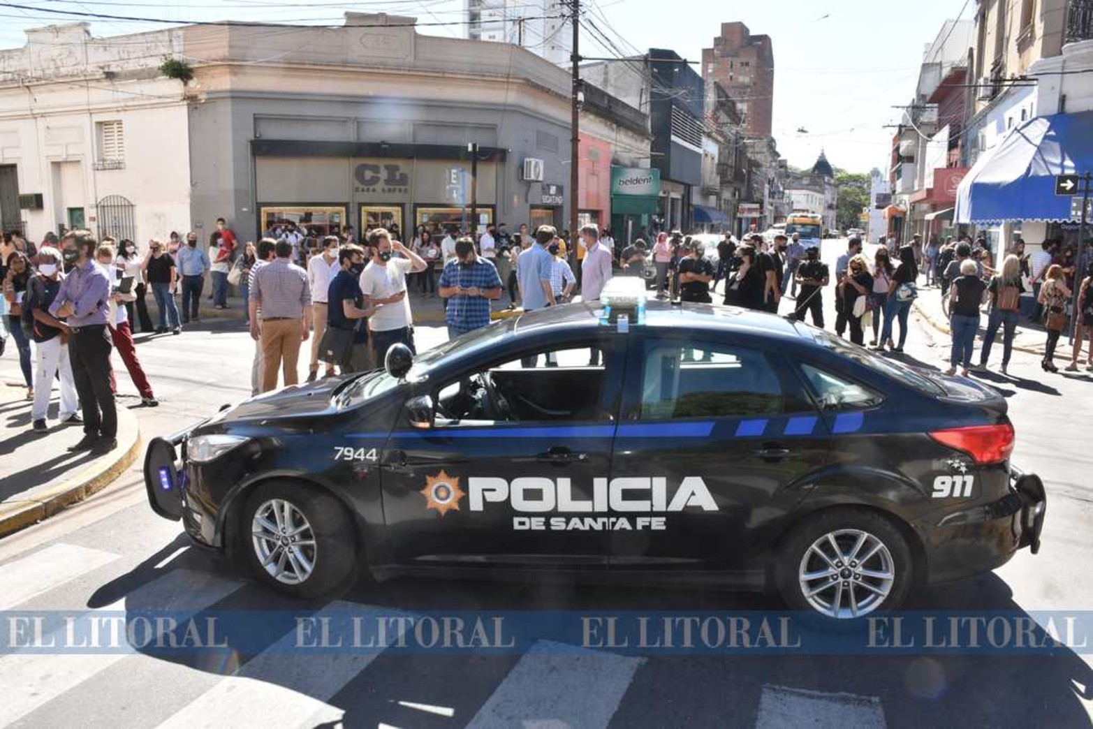 Un llamado al teléfono de emergencia 911 se advirtió que había una bomba en uno de los baños.