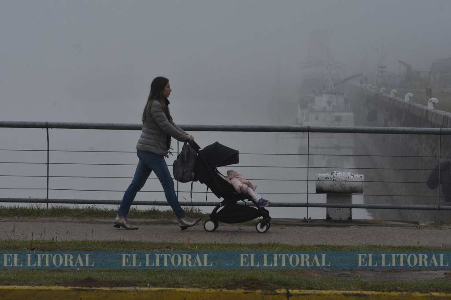 Nubes bajas...Como vino ocurriendo esta semana, una densa niebla cubrió la ciudad. Lo de hoy ¿es niebla o llovizna?