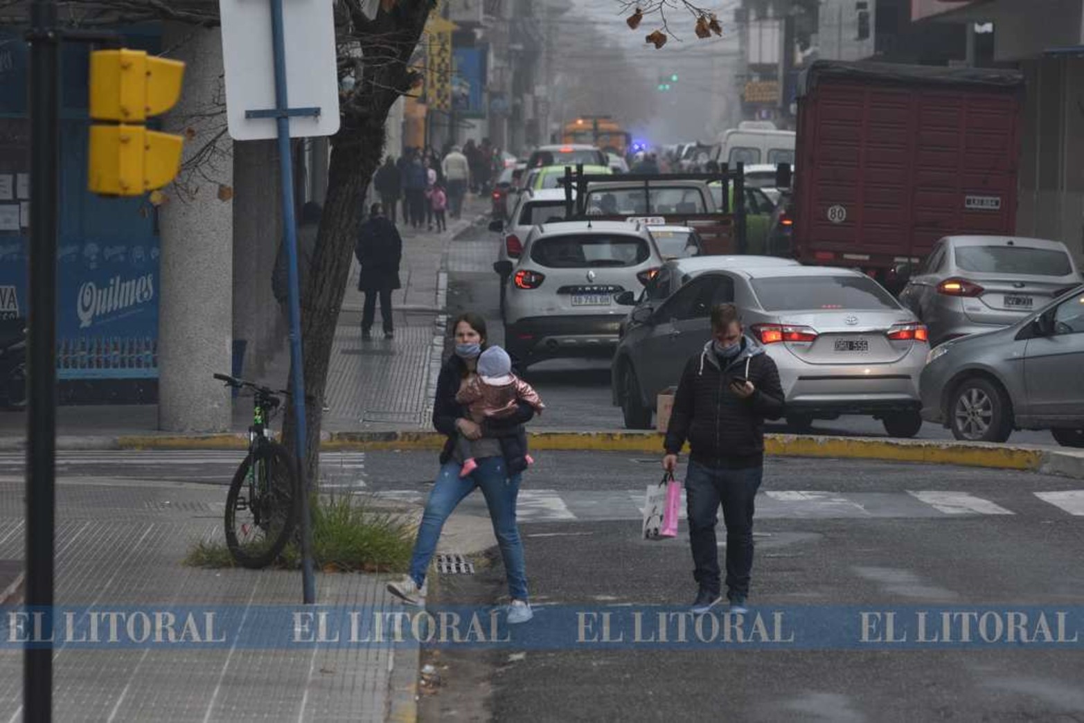 Nubes bajas...Como vino ocurriendo esta semana, una densa niebla cubrió la ciudad. Lo de hoy ¿es niebla o llovizna?