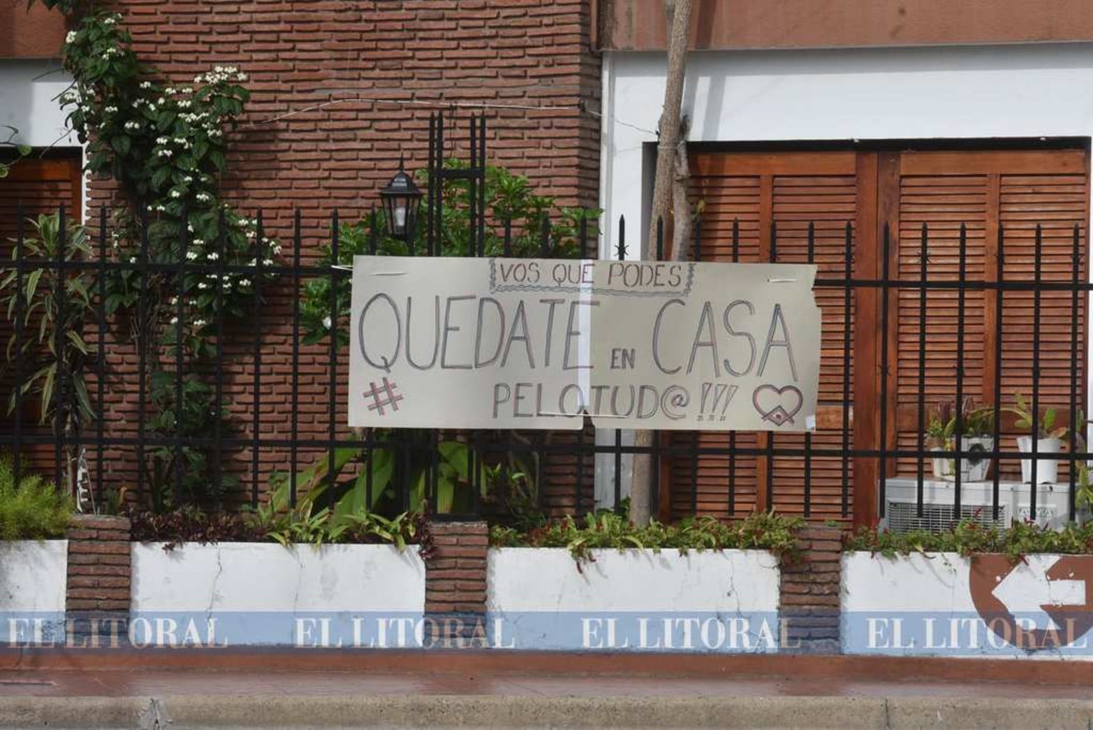 Conciencia. La creatividad y solidaridad de esta familia de Pasaje Suarez y San Jerónimo