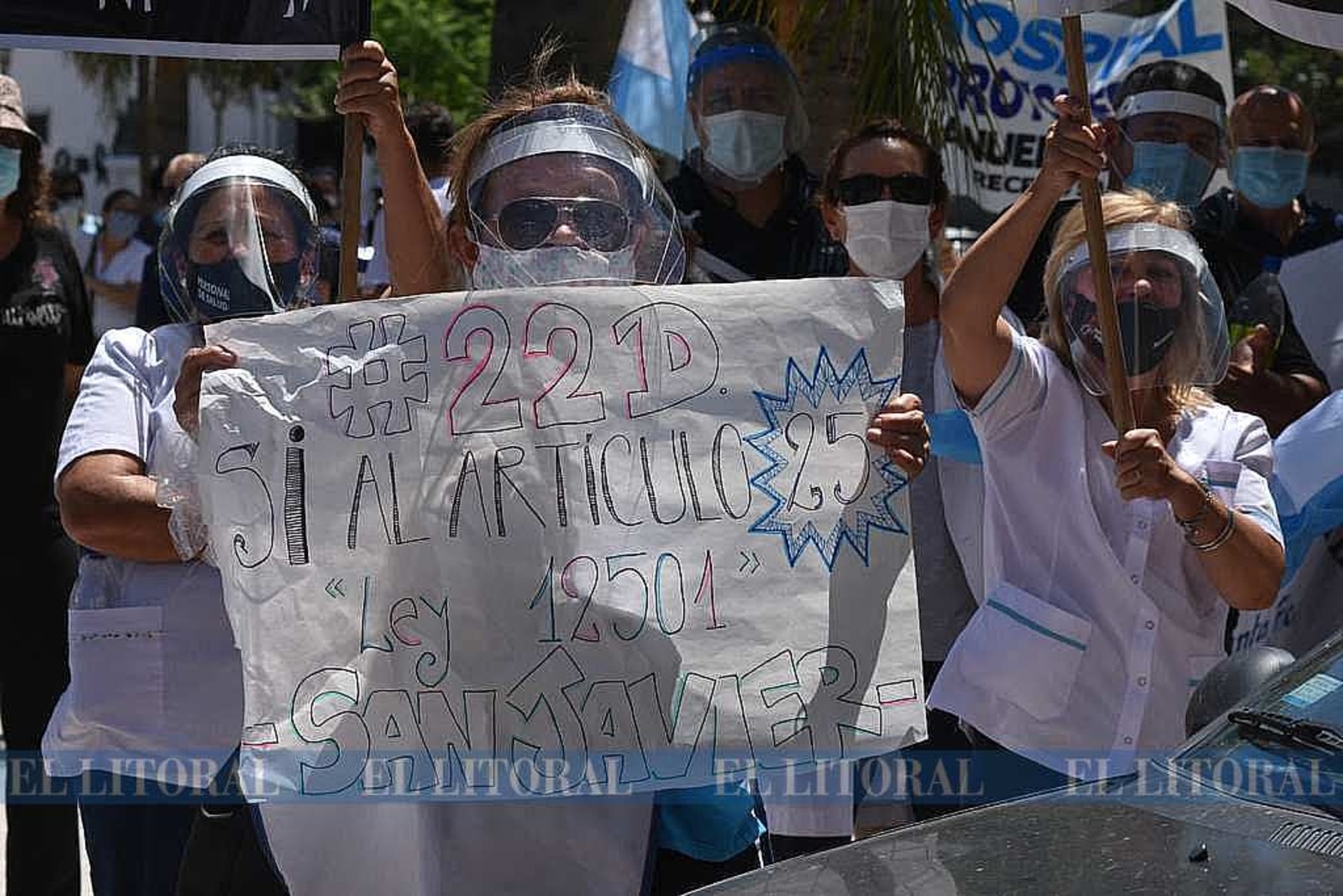 Enfermeros de toda la provincia, una vez más, reclamaron al Poder Ejecutivo que reglamente el Artículo 25 de la ley 12.501 que los reconoce como "personal de alto riesgo".