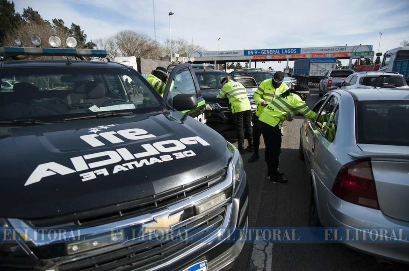 En el peaje de General Lagos, al sur de Rosario, a los controles que ya había se le sumó presentar el análisis negativo de coronavirus para quienes ingresan a Rosario.