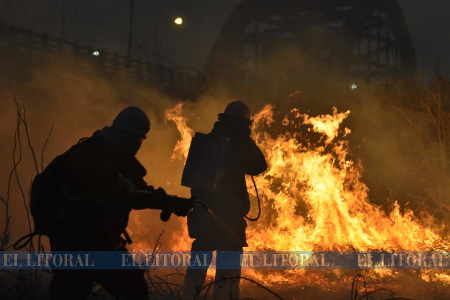 5 de agosto. La tarea de los bomberos fue agotadora.