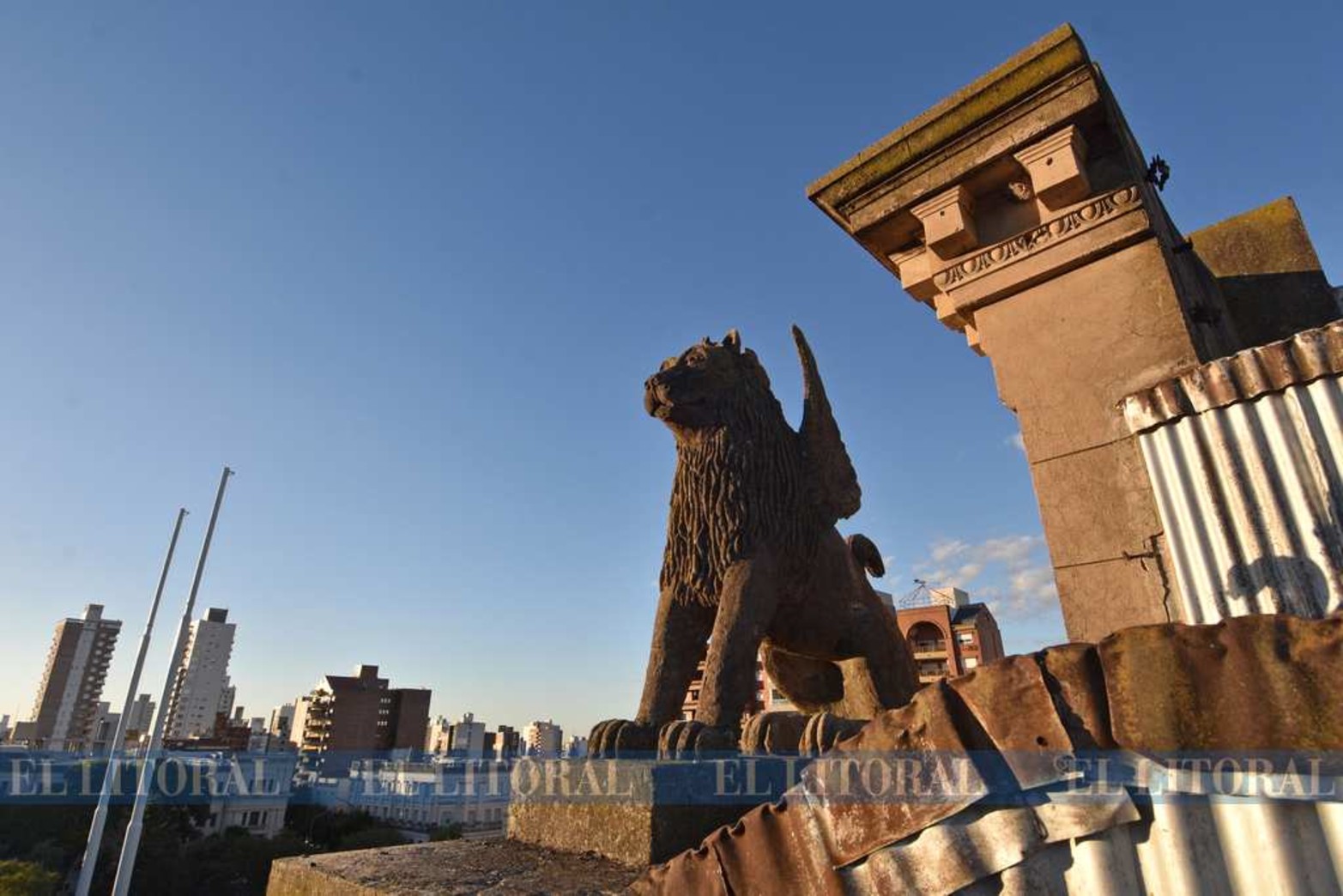 Cómo era la Plaza de Mayo a mediados del 1600, el cuadro de la Virgen que "sudó", la incógnita por el número de la habitación donde se alojó Jorge Bergoglio en el Colegio Inmaculada. Una recorrida por el casco histórico y la Manzana Jesuítica que desanda a una capital llena de misterios.