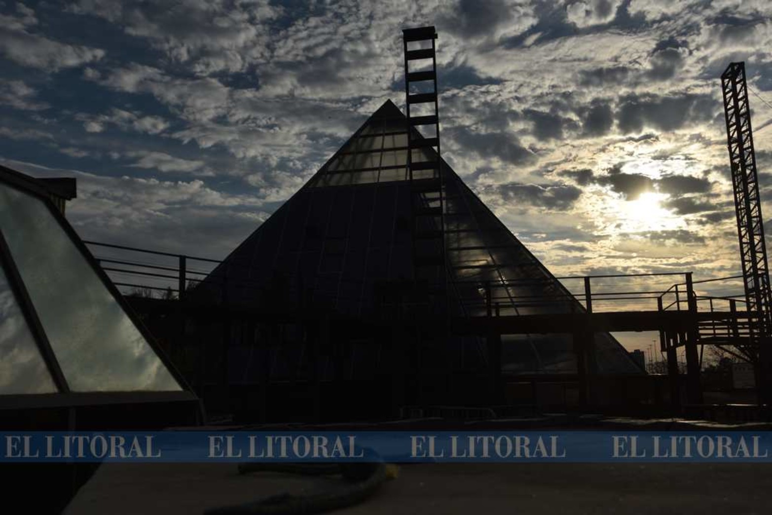 "La Pirámide" uno de los boliches que está sobre la autovía 168.