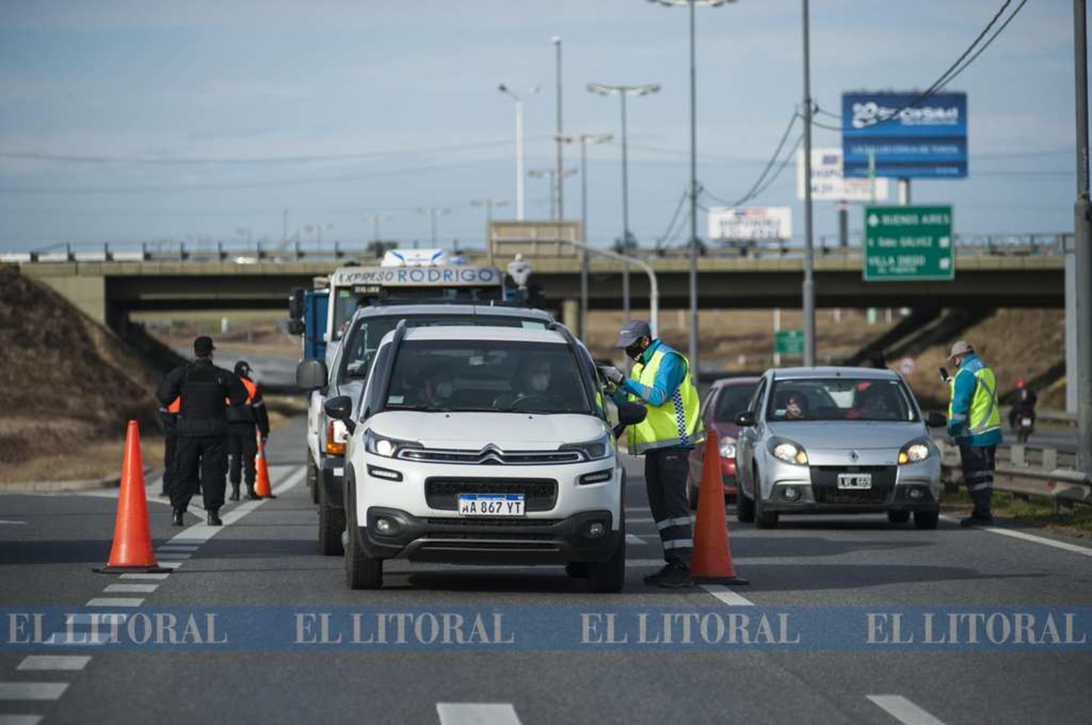 En la autopista Rosario Santa Fe, al norte de Rosario, también se realizan controles.