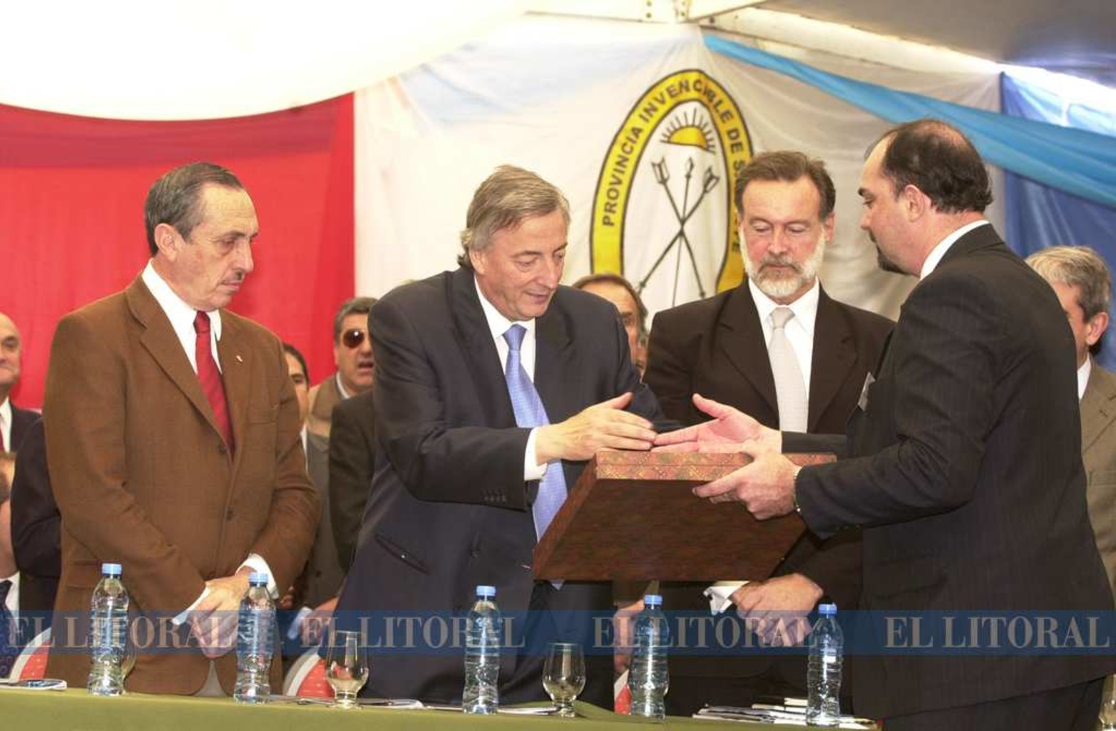 En marzo de 2007, Néstor Kirchner llegó y anunció el puente Santa Fe - Santo Tomé.