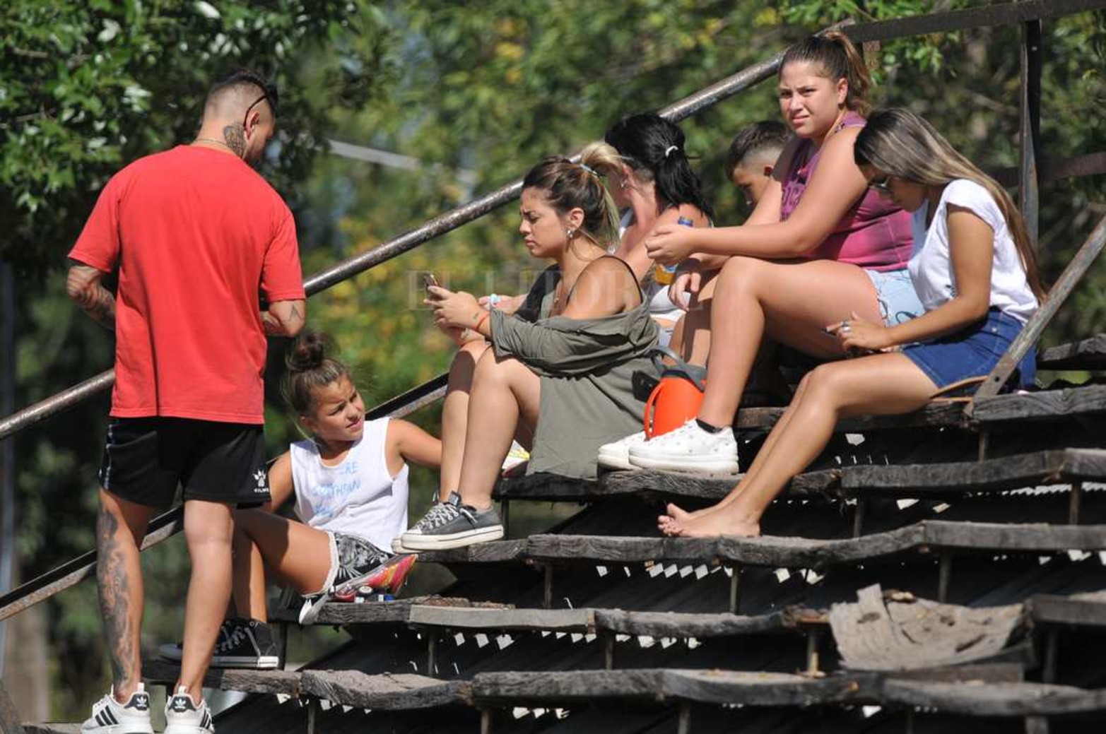 El rugby que fue uno de los primeros deportes en volver a entrenar en la ciudad pero hoy volvió a jugar un partido amistoso entre Universitario y Santa Fe Rugby.