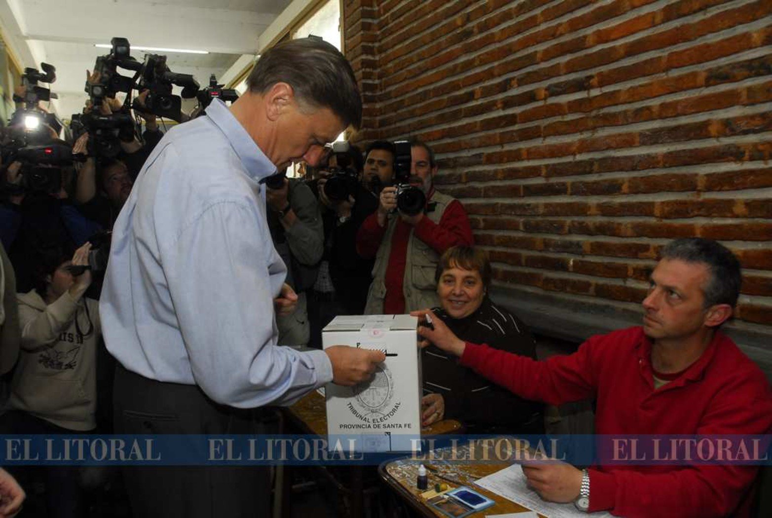 Esta coalición lo convirtió en el primer gobernador socialista de la Argentina en 2007, cuando se impuso en las elecciones frente a Rafael Bielsa (PJ).