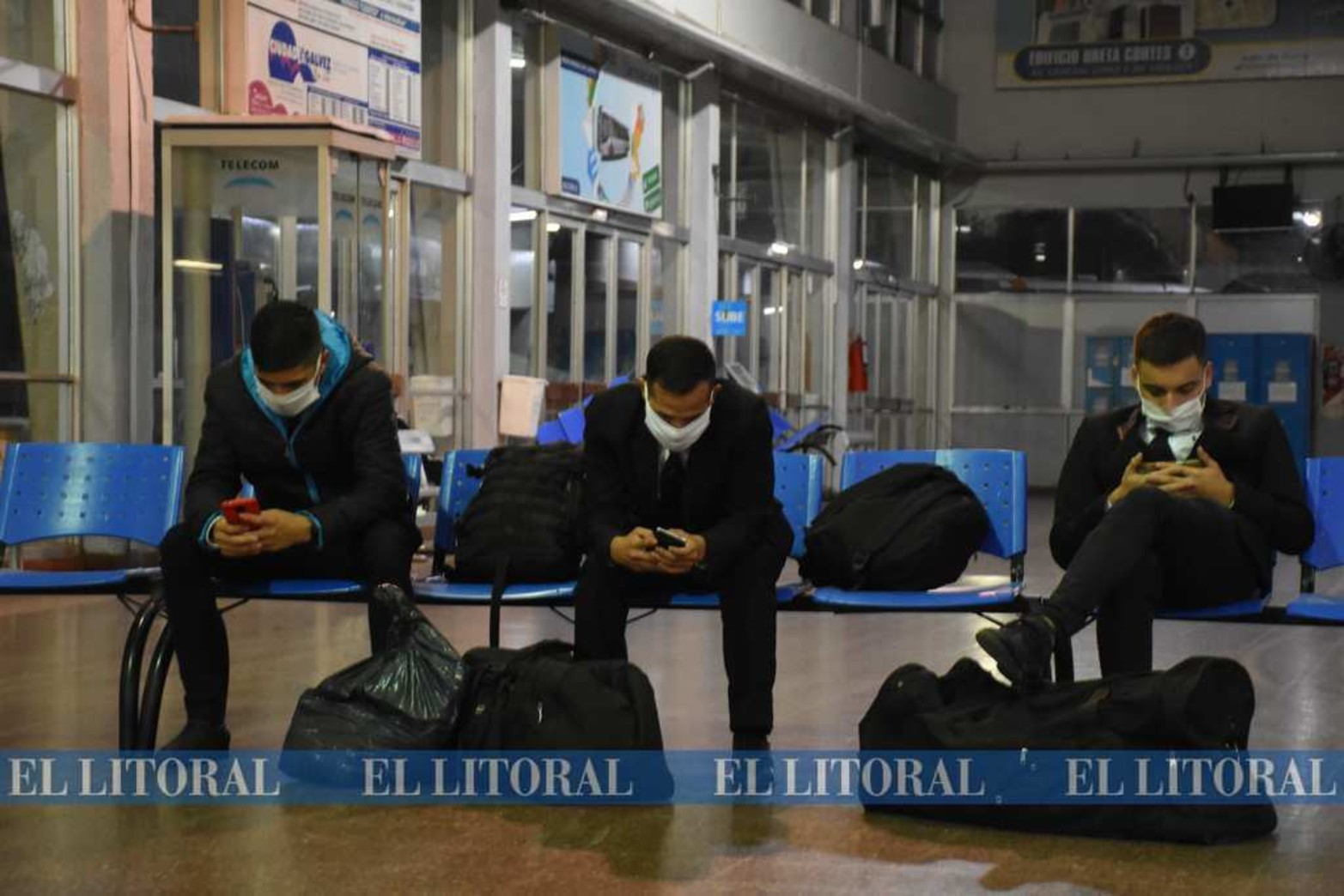 Varados en las terminal de ómnibus. A los ciudadanos que quedaron dentro del territorio nacional tuvieron cuatro días para circular. Algunos solo pudieron avanzar hasta algunas ciudades por la falta de colectivos de media y larga distancia.