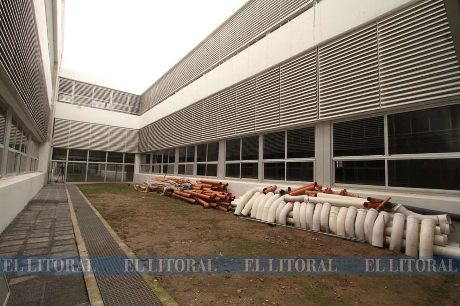 Lunes 23 de abril de 2018. Parte de la estructura para los desagües pluviales.