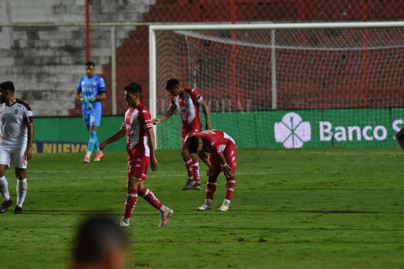 Unión empató 0 a 0 con Independiente y sus chances de clasificar se complican.