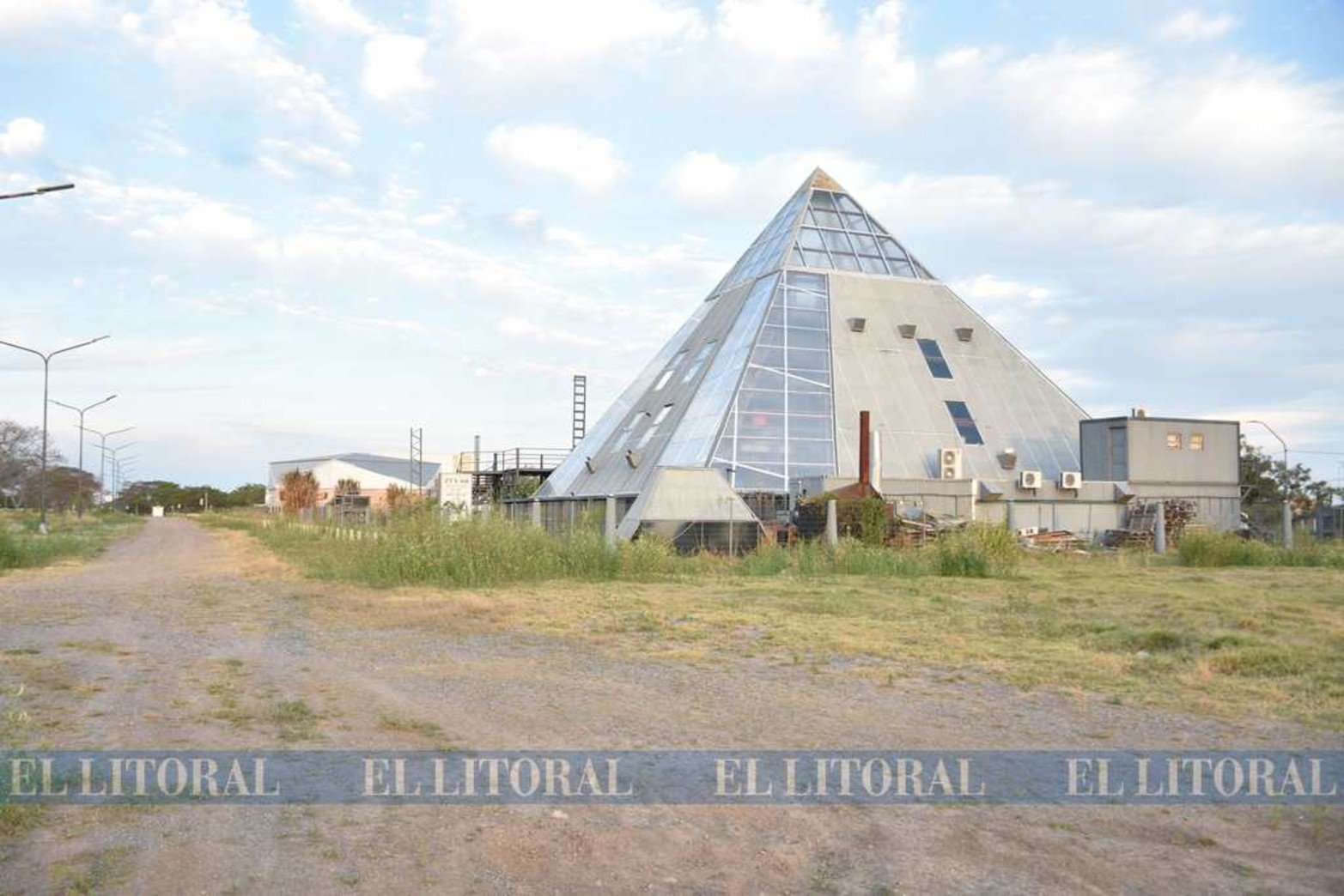 "La Pirámide" uno de los boliches que está sobre la autovía 168.