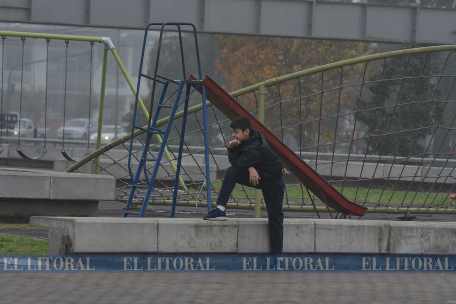 Nubes bajas...Como vino ocurriendo esta semana, una densa niebla cubrió la ciudad. Lo de hoy ¿es niebla o llovizna?