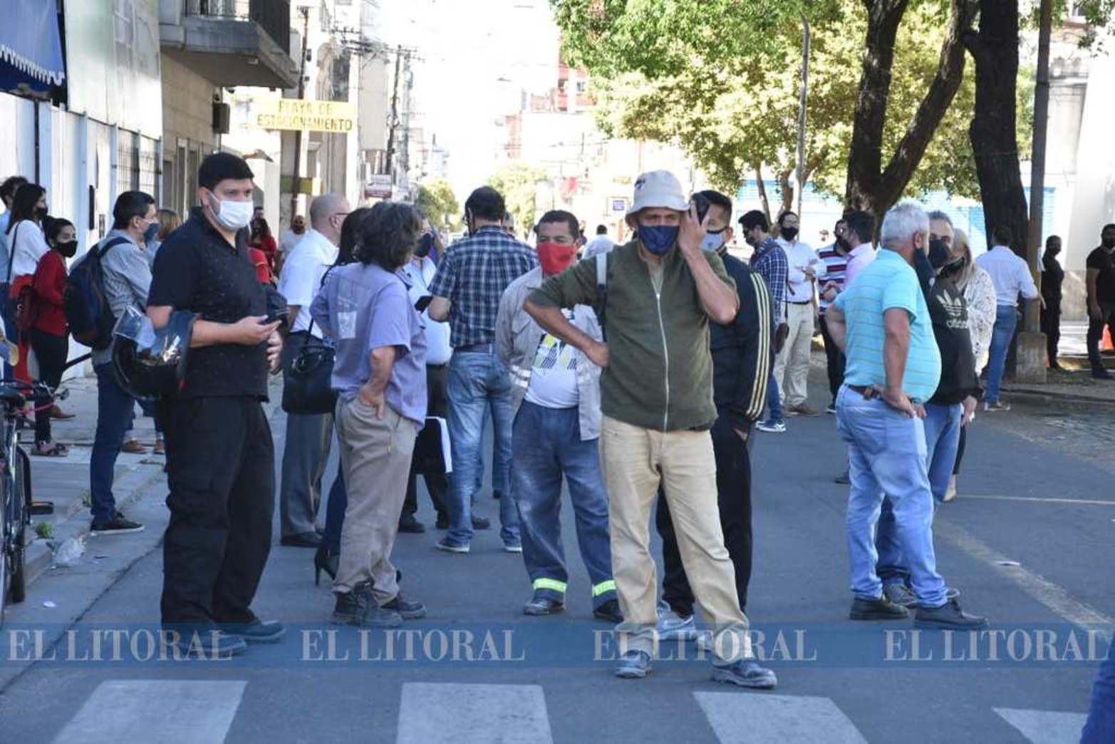 Un llamado al teléfono de emergencia 911 se advirtió que había una bomba en uno de los baños.