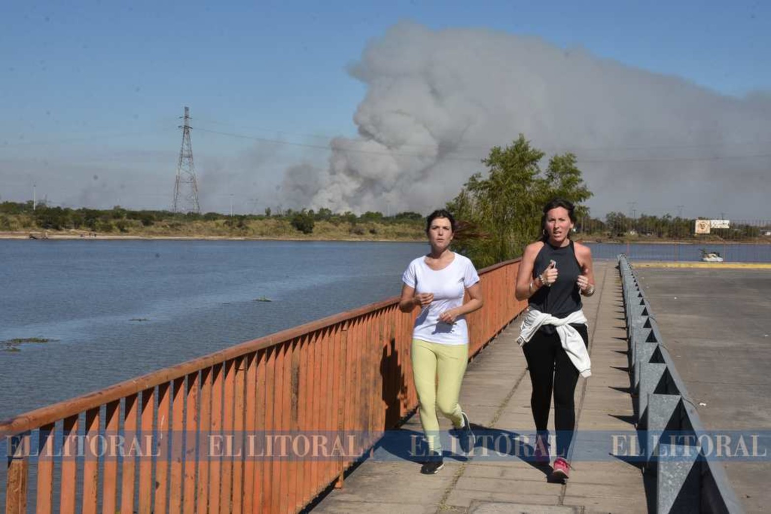 15 de julio. Vista desde el viaducto Oroño hacia el sur, zona de Alto Verde.
