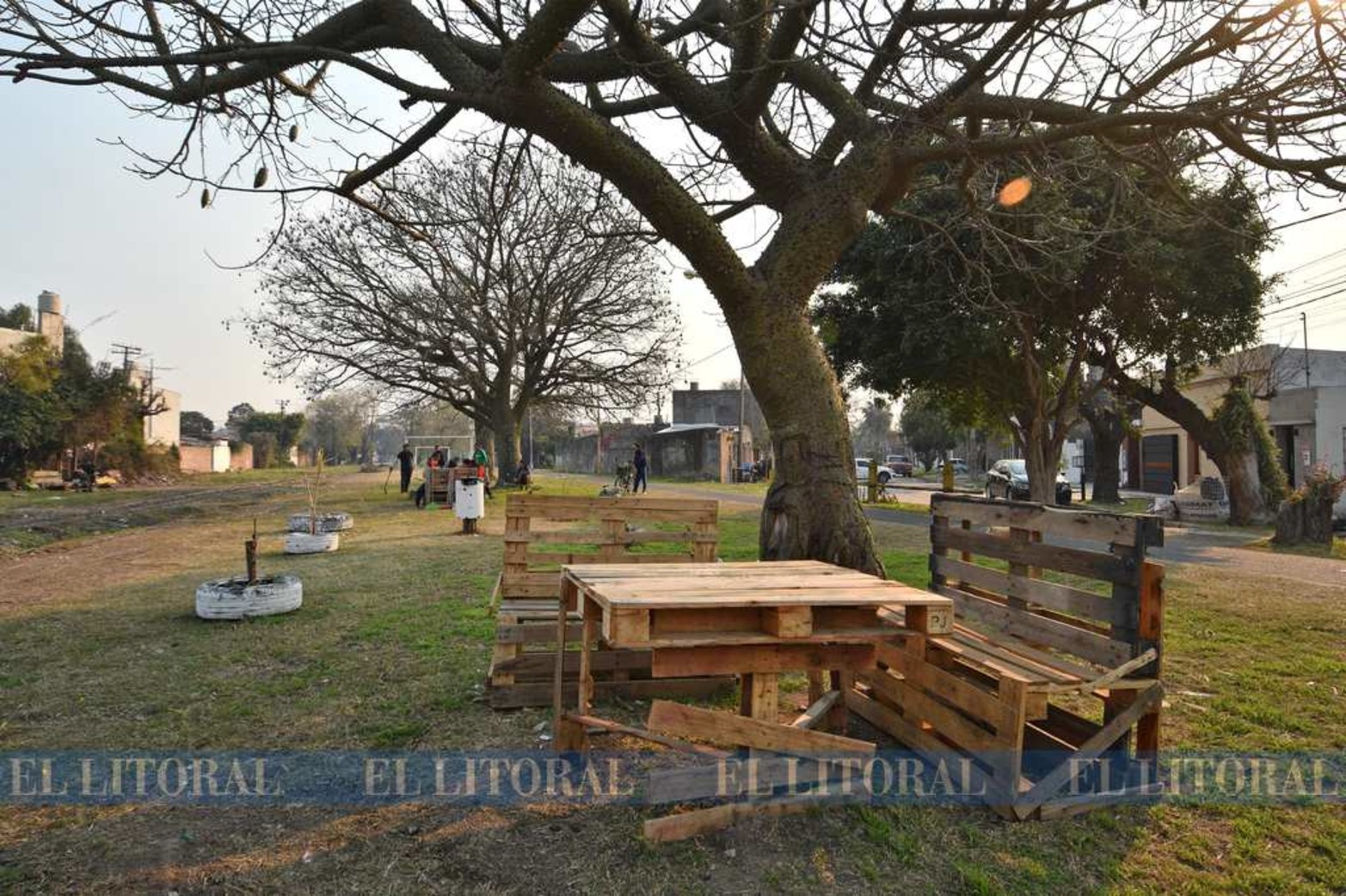 Lugar de encuentro. Donde había un basural, ahora hay un espacio de esparcimiento en común. Con la fuerza de la solidaridad entre los vecinos lograron cambiar el aspecto del lugar. Güemes y Luciano Torrent.