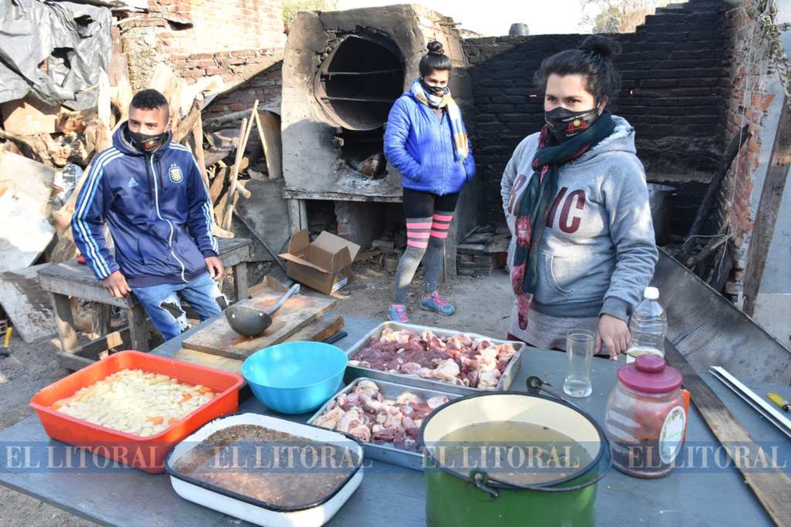 El comedor y merendero tuvo su génesis poco tiempo después de iniciado la cuarentena en marzo pasado. Actualmente 250 personas reciben la cena de lunes a viernes y el desayuno los sábados.