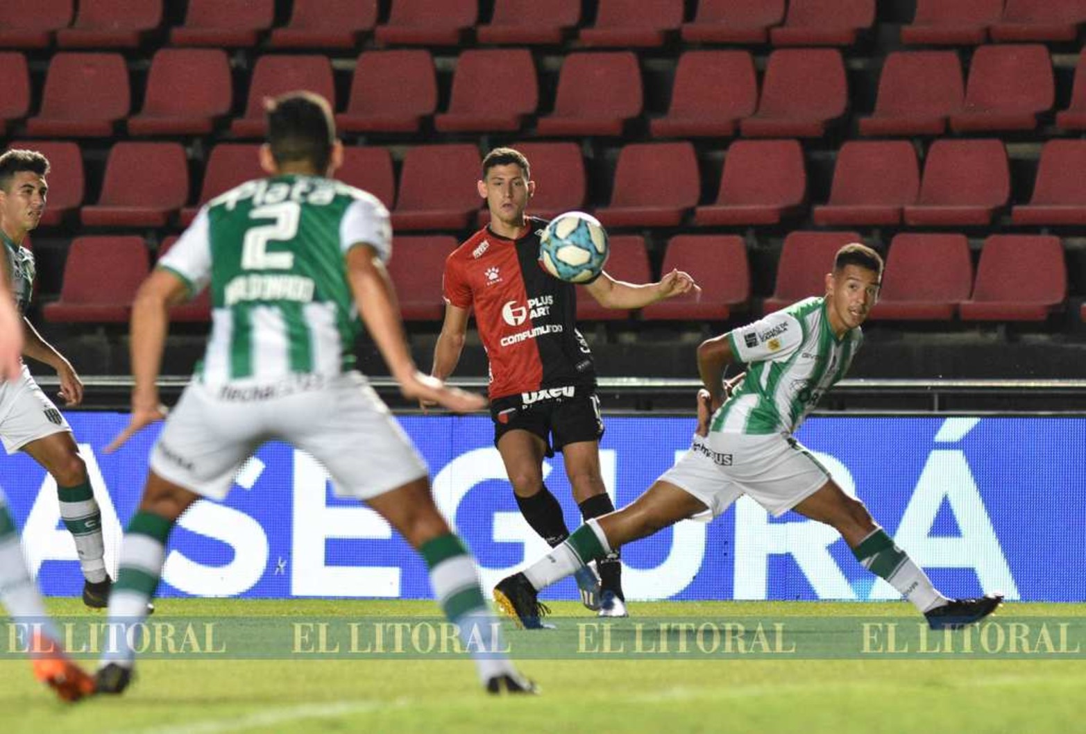 Banfield le ganó a Colón y lo dejó fuera de toda chance de pelear por un lugar en la final que otorga un lugar para la Copa Libertadores.