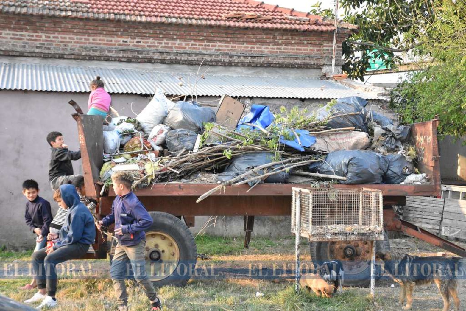El comedor y merendero tuvo su génesis poco tiempo después de iniciado la cuarentena en marzo pasado. Actualmente 250 personas reciben la cena de lunes a viernes y el desayuno los sábados.