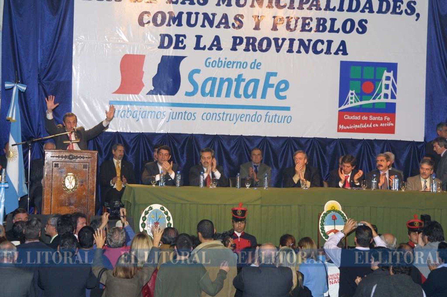 En 2005, en la UTN junto a Horacio Rosatti, Aníbal Fernández, Jorge Obeid, Néstor Kirchner, Martín Balbarey, Aníbal Fernández, Julio De Vido.