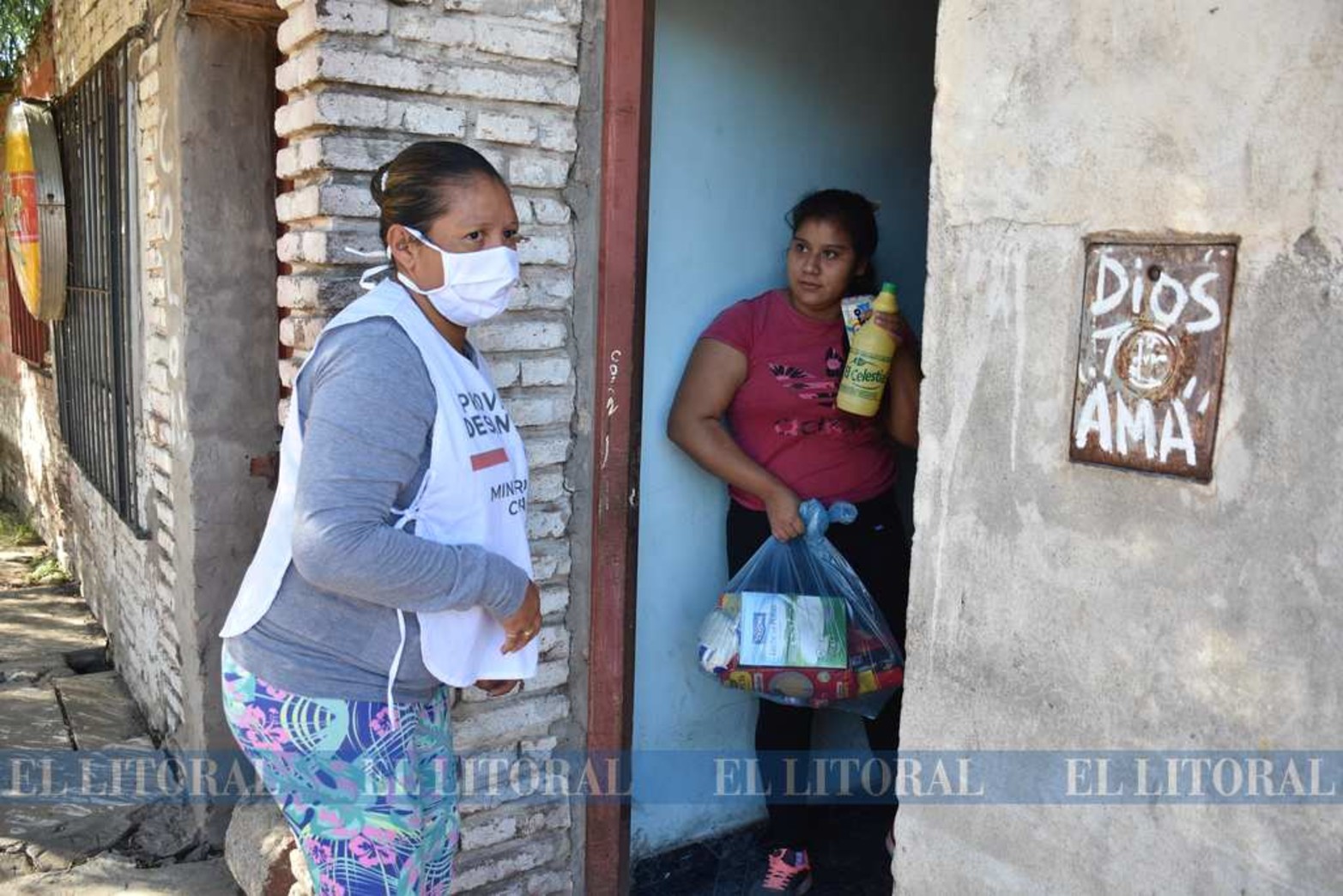 El Ejercito y el Ministerio de Desarrollo Social de la provincia entregó bolsones de comida y lavandina