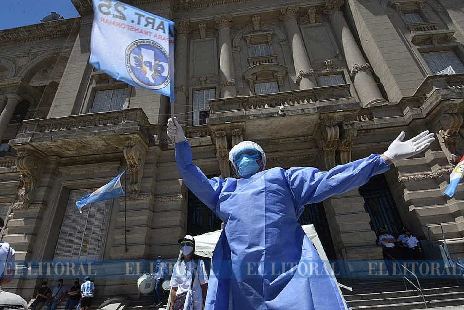 Enfermeros de toda la provincia, una vez más, reclamaron al Poder Ejecutivo que reglamente el Artículo 25 de la ley 12.501 que los reconoce como "personal de alto riesgo".