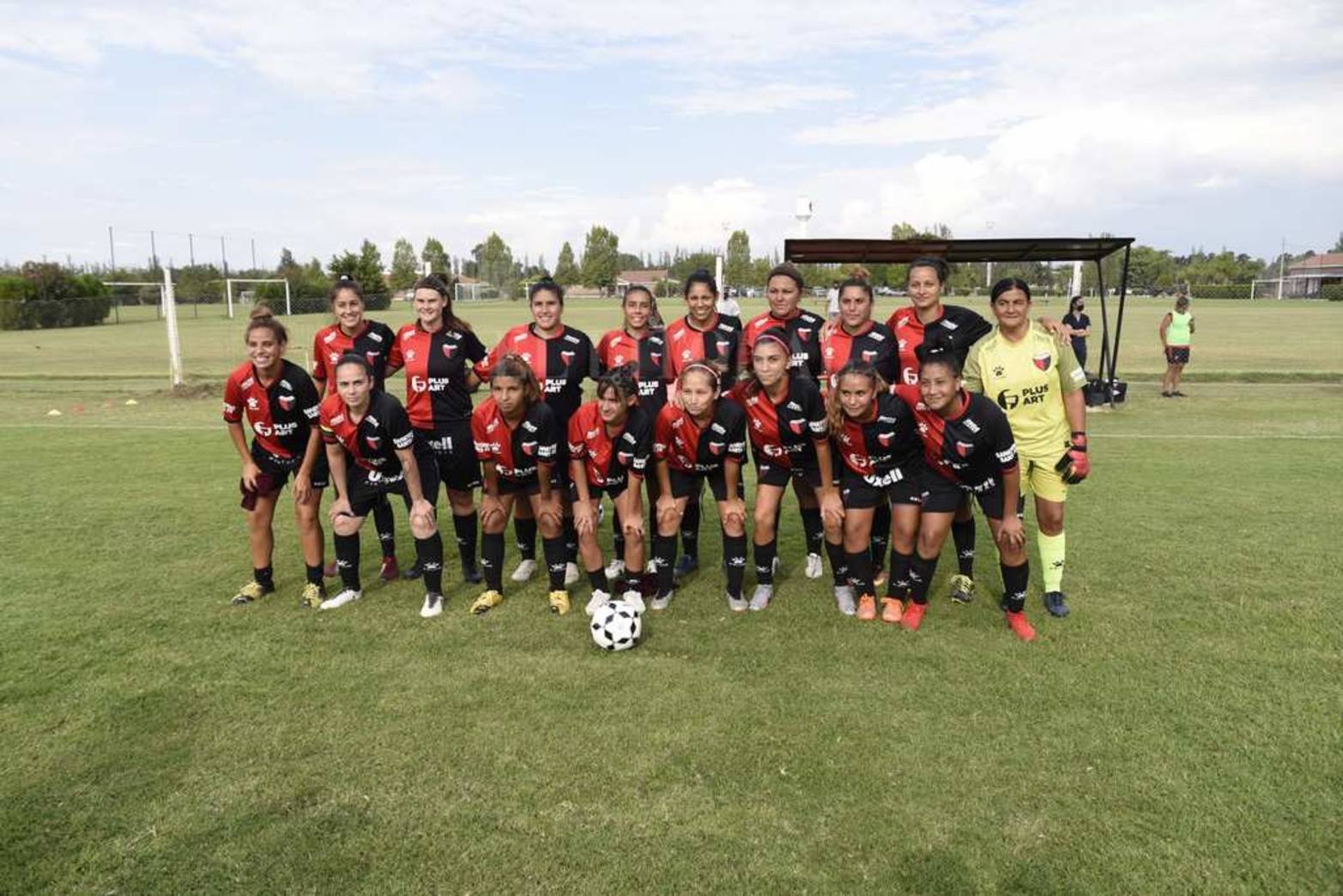 4 a 1 goleó el equipo Unión a Colón en el clásico femenino.