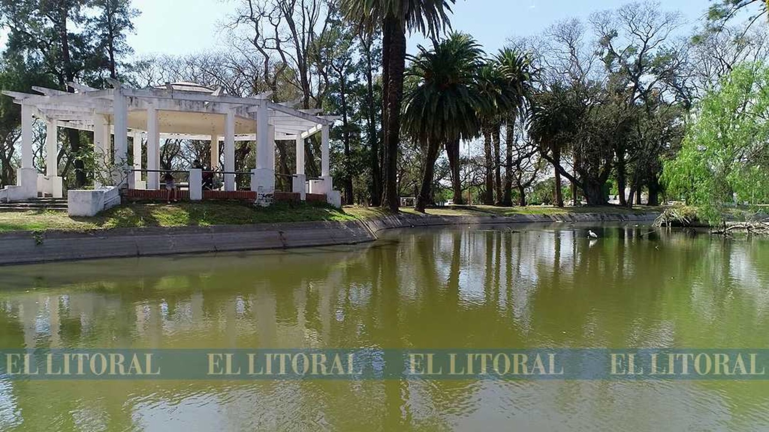 En sectores el Parque Juan de Garay se ve afectado por la falta de mantenimiento municipal.
