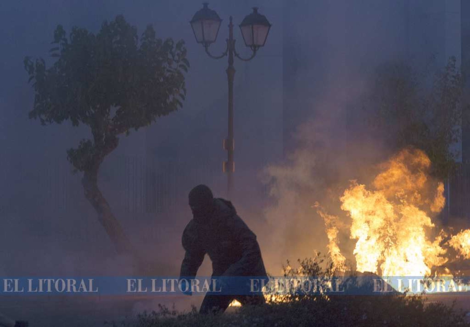 En Atenas también....Miles de personas participaron en la manifestación el miércoles en Atenas por la muerte de George Floyd.